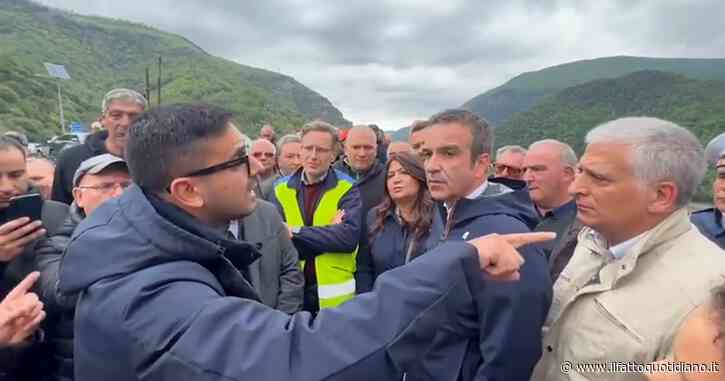 Crollo ponte in Calabria, botta e risposta tra il consigliere M5s e Occhiuto : “Per mesi Anas non ha fatto prevenzione”, “Ha evitato vittime”