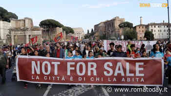 VIDEO | “Giù le mani dal Metropoliz”: il corteo contro lo sgombero del museo abitato di Roma