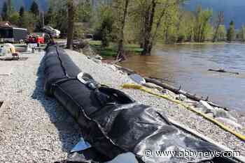 10 rural properties evacuated as Grand Forks flooding imminent