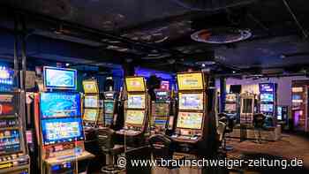 Polizei durchsucht Spielhallen - 53 Automaten beschlagnahmt