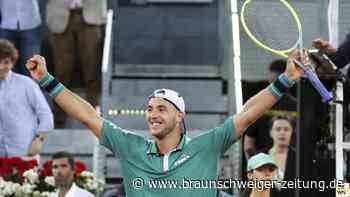 Struff schlägt Tsitsipas und zieht ins Madrid-Halbfinale ein