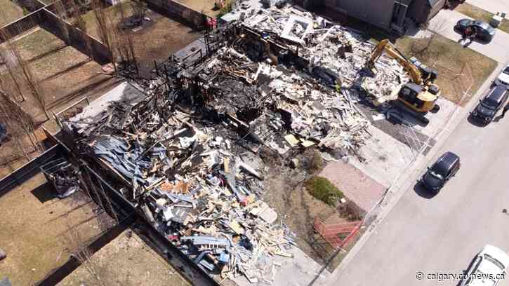 Cougar Ridge residents offer donations, support after flames destroy three homes