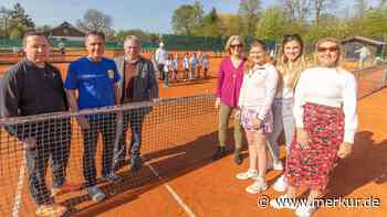 Sportunterricht auf dem Tennisplatz