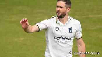 County Championship: Bears on top after pacemen bowl out Hampshire