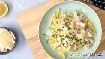 Spargelpfanne mit Schweinefilet bekommt dank eines Schlucks Weißwein den richtigen Dreh