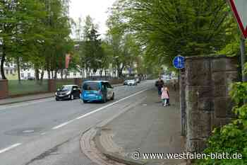 Bessere Schilder sollen Radler in der Brenkhäuser Straße in Höxter auf rechten Weg bringen
