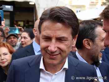 Conte aggredito da un no vax: colpito al volto in piazza