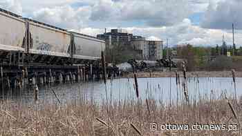 Train carrying nylon materials derails in Kingston, Ont.