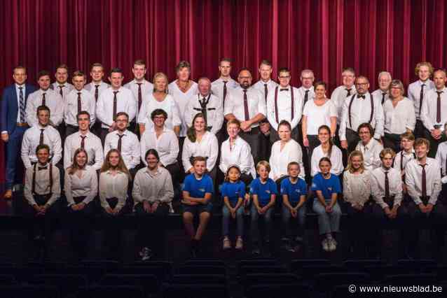 Fanfare Het Werk der Toekomst is klaar voor groot spektakel: “57 muzikanten en 6 zangtalenten laten publiek zingen en dansen”