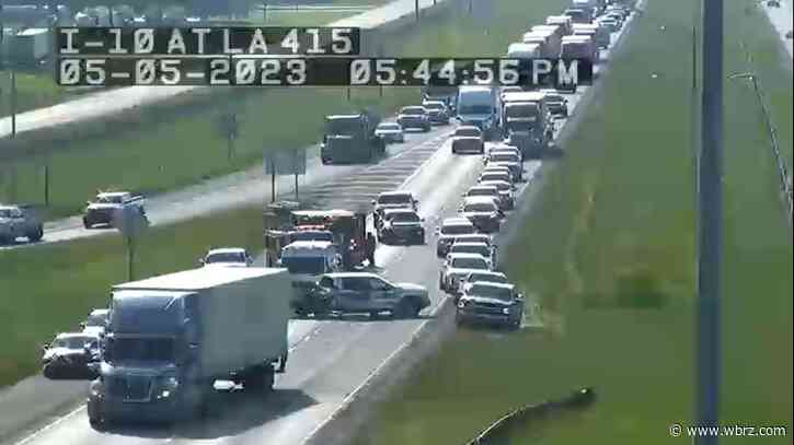 Drivers passing wreck on I-10 and LA 415 through grass median
