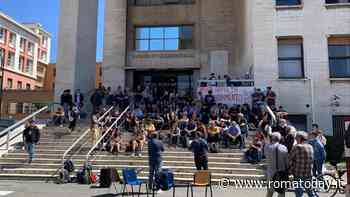Il cambio d'appalto a La Sapienza lo pagano i vigilantes: 2.000 euro in meno in busta paga