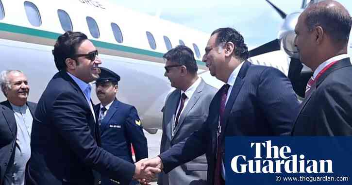 Pakistani minister flies to India for first visit by a senior official in 12 years