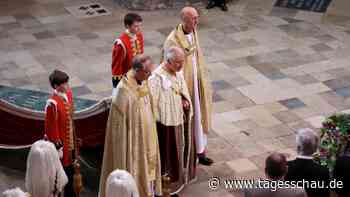Liveblog zur Krönung: ++ Charles und Camilla erreichen Westminster Abbey ++