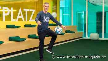 Ritter-Sport: Andreas Ronken spielt Fußball - gerne für einen guten Zweck - mit dem Schokoladen-Chef im Trainingslager