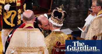 Prince William swears allegiance and kisses father King Charles III – video