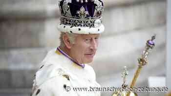 Charles III. in feierlicher Zeremonie gekrönt