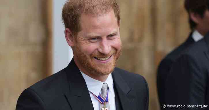 Medien: Prinz Harry fuhr von Krönung direkt zum Flughafen