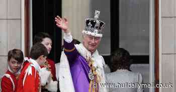 18 amazing images from King and Queen's first palace balcony appearance