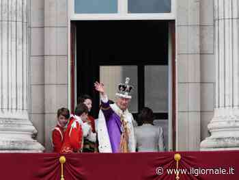 Tutta (o quasi) la famiglia reale felice sul balcone: manca Harry