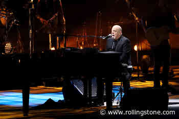 See Billy Joel Pay Tribute to Gordon Lightfoot With ‘Sundown’ Cover at MSG