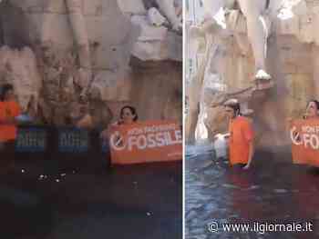 "Ignoranti...". Gli eco vandali imbrattano la fontana di piazza Navona