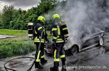 FW-NE: PKW in Vollbrand | Starke Rauchentwicklung