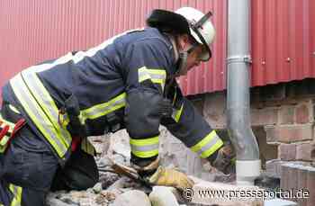 FW Celle: Feuer an einer Fachwerkwand