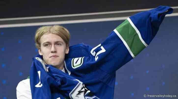 Canucks sign Jonathan Lekkerimäki to three-year, entry-level contract