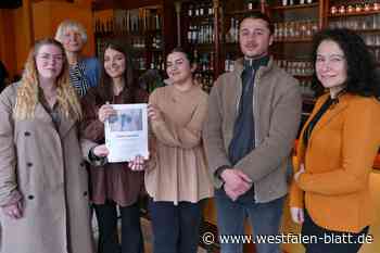 Gedichtband aus Brakel fördert Zusammenhalt und hilft Kindern in Syrien