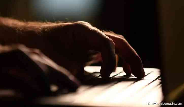 Le gouvernement veut renforcer les pouvoirs de l'Arcom pour protéger les mineurs de la pornographie