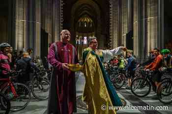 A New York, des cyclistes "bénis" à l'église pour les protéger des accidents
