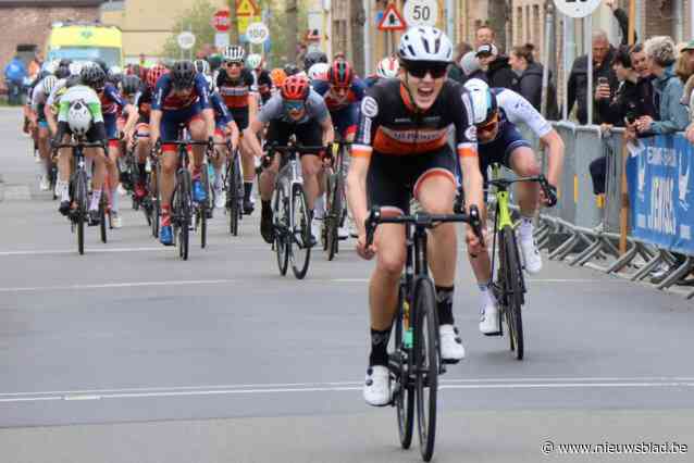 Tweedejaars Jasper Verbrugge spurt verzamelde tegenstand uit het wiel bij PK nieuwelingen: “Mijn offday op het BK tijdrijden is meteen uitgewist”