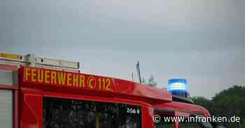 Coburg: Brand in Mehrfamilienhaus ausgebrochen - Feuerwehr in Wohnung alarmiert