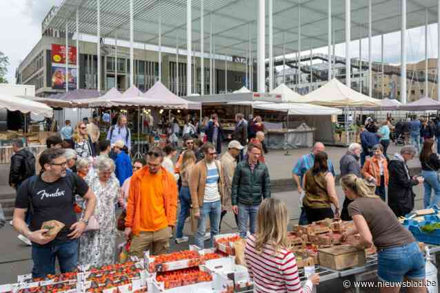 Marktkramers op de vingers getikt omdat ze te vroeg zijn: “Willen ze ons nu weg, zoals de Sinksenfoor?”