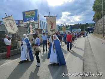 A Draguignan, des centaines de fidèles participent aux rogations, cette procession religieuse pour faire tomber la pluie