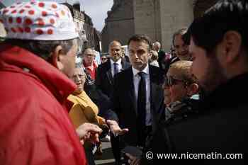 "Hé les gars!": Emmanuel Macron en opération reconquête des Français