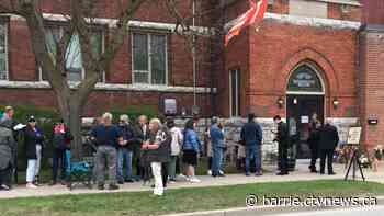 Farewell to a legend: Fans attend visitation of Gordon Lightfoot in Orillia, Ont.