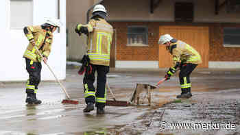 „Schwere“ Gewitter und Unwetter in Deutschland: Bahnstrecke gesperrt, Straßen überflutet