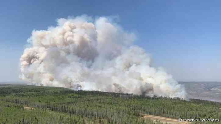 Alberta officials hoping cooler weather and showers slow wildfires