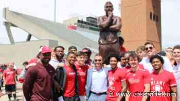 Rams' Sean McVay honored with statue after being inducted into Miami (Ohio)'s Cradle of Coaches
