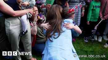 Kate comforts crying girl as royal couple meet Windsor crowds