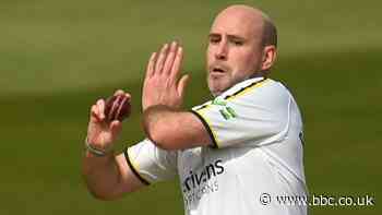 County Championship: Chris Rushworth bowls Warwickshire to win over Hampshire