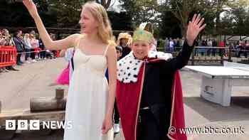 Hampshire school celebrates Coronation with procession
