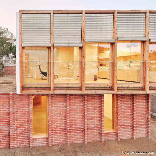 Agora Arquitectura elevates prefabricated timber home on brick base