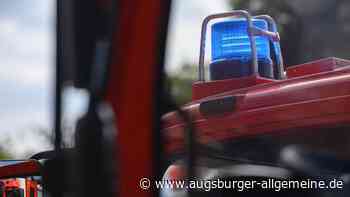 Tanklaster kippt um: Fahrer erleidet bei Unfall schwere Verletzungen