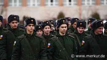 Hohe Verluste: Russland rekrutiert Soldaten in Mariupol - Sie „töten friedliche Ukrainer“