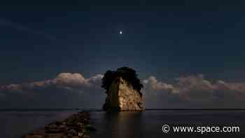 See bright Venus climb to its highest point in the night sky tonight