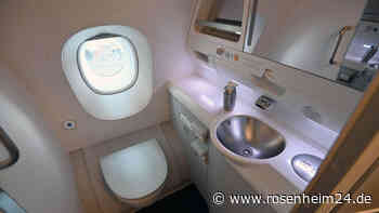 Flugbegleiterin verrät: Das macht die Crew, wenn sie „die Toilette putzt“