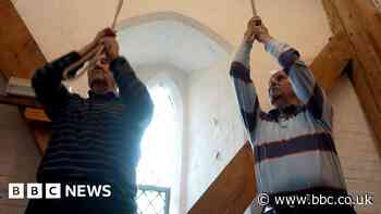 Essex twins, 85, ring church bells for Coronation
