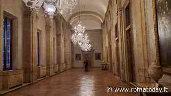 Palazzo Farnese incontra i social: viaggio serale nelle sale (vuote) dell'Ambasciata di Francia